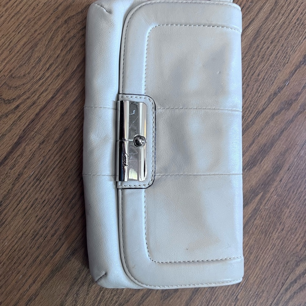 Coach Wristlet-white gently used